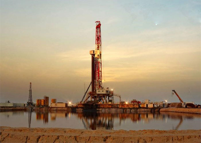 سقوط چشمگیر شمار دکل‌های نفتی آمریکا در سال ٢٠١٥