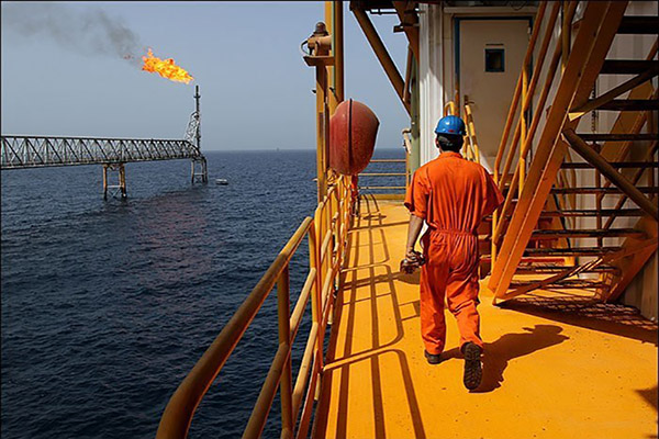 افزایش ۹۰ درصدی درآمدهای نفتی ایران در سال ۲۰۱۶