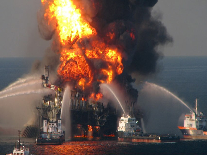 شکایت کارکنان شل بر سر آتش سوزی سکوی نفتی