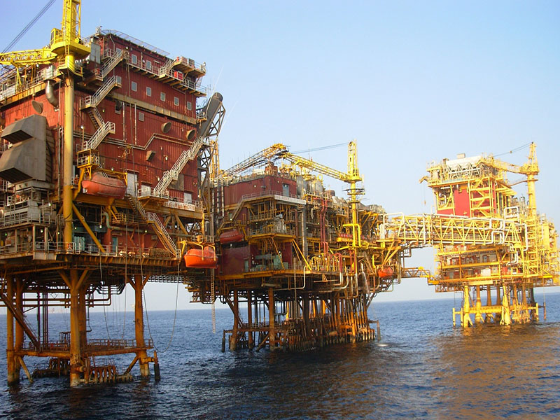 اکتشاف ذخایر بزرگ نفت و گاز دریای عرب توسط هندی‌ها